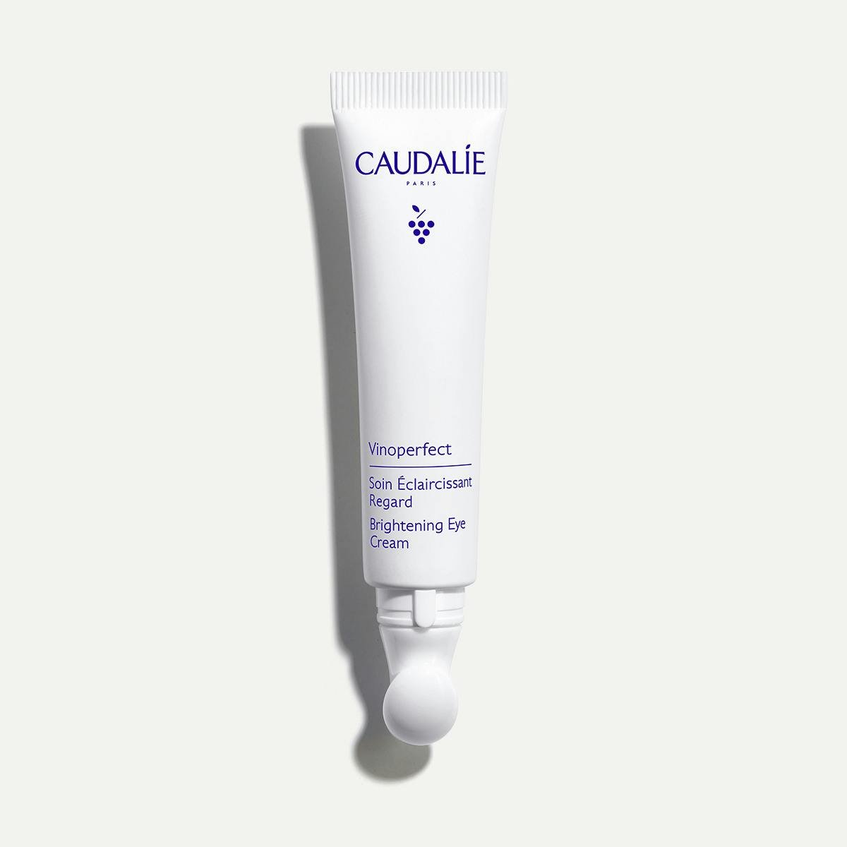 1_vinoperfect_eyecream_pack-open_caudalie_2025-1.jpg Caudalie Vinoperfect Soin Éclaircissant Regard Anti-Cernes à la Caféine et Niacinamide – Image 1