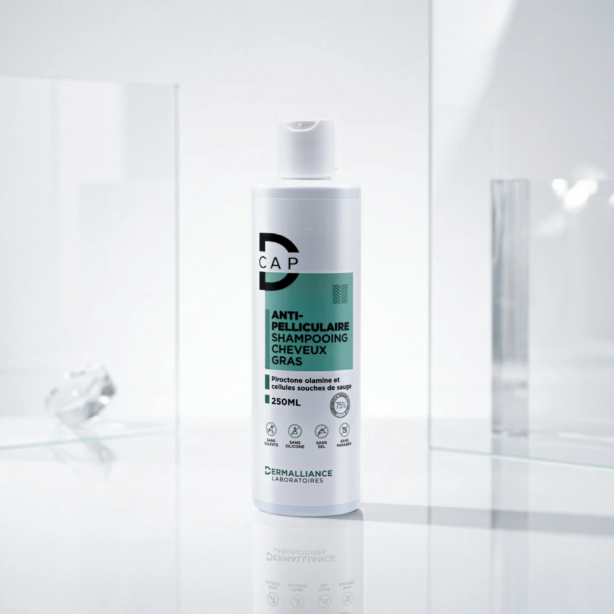 produit-1775642651291.webp D‑CAP Shampooing Anti-Pelliculaire Cheveux Gras 250ml – Image 1